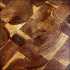 Mountain Woods / Simply Bamboo Mountain Woods Brown Extra Thick Acacia Hardwood End Grain Round Cutting Board W/ Stainless Steel Band - 15